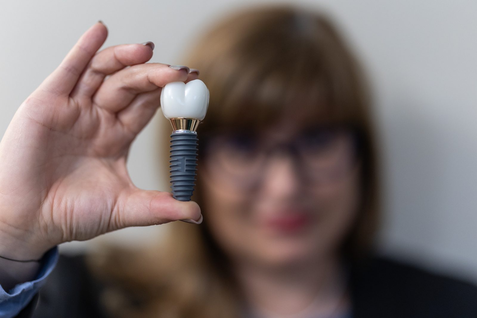 Procedură de implant dentar la Premium Estetic Dental Craiova